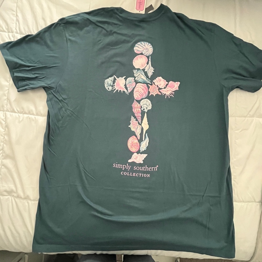 Simply Southern Blue Shell Cross Tee. Size XXLarge